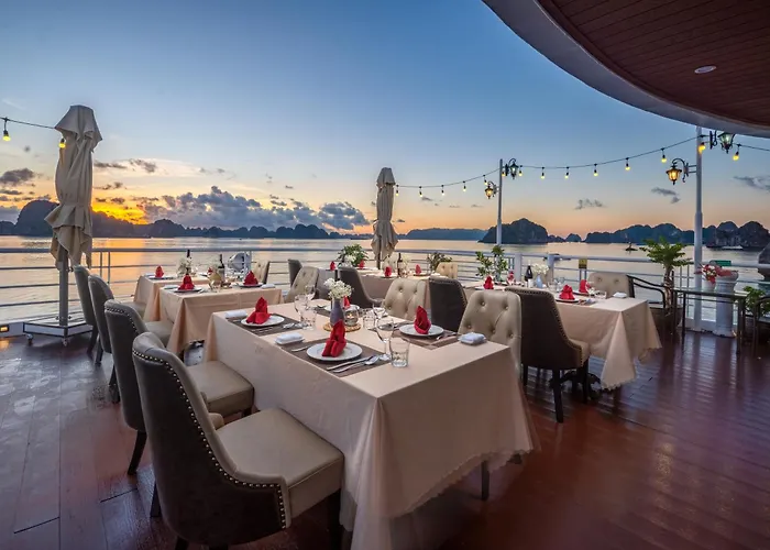 Botel Secret Cruise Hạ Long