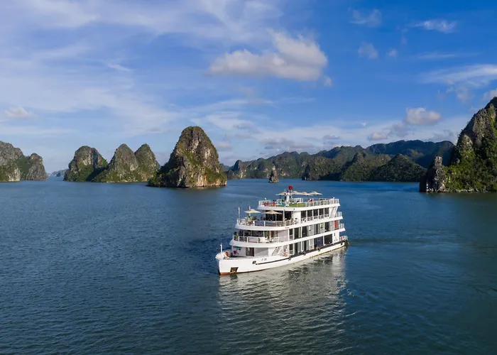 Botel Secret Cruise