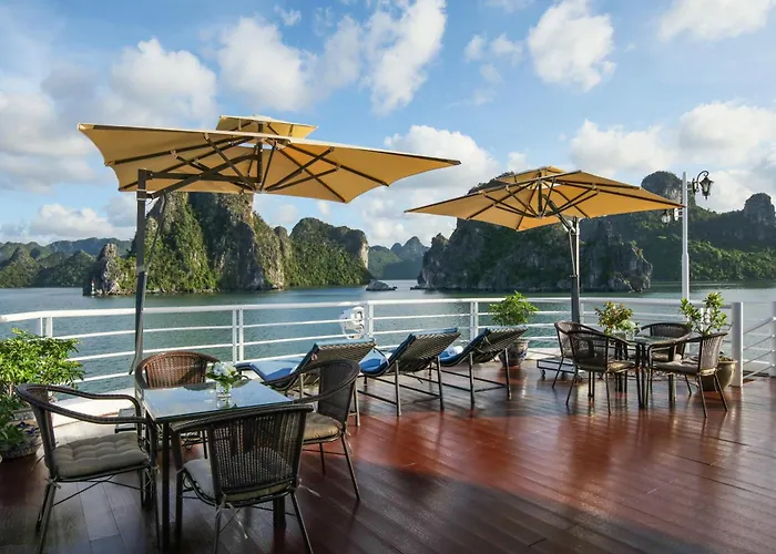 Botel Secret Cruise